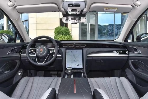 Chinese Mid to Large Sized Sedan HongQi H5 with 4.1-6L Engine Capacity and High Demand