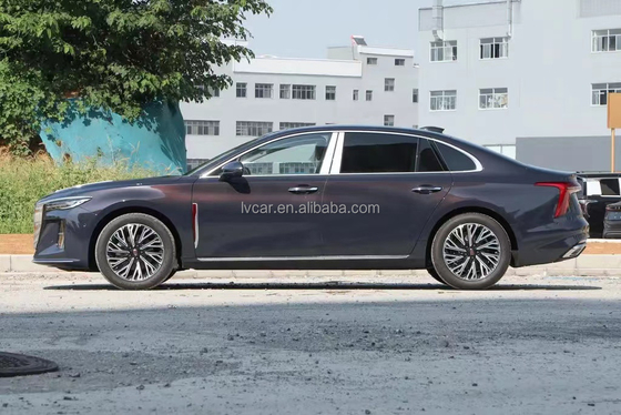 Chinese Mid to Large Sized Sedan HongQi H5 with 4.1-6L Engine Capacity and High Demand