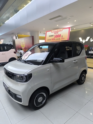 Left Steering Wuling Mini Electric Car with Max Speed of 100 Km/h and 4 Seats 120km