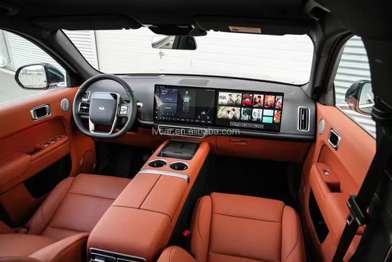 Light Interior Color and Automatic Air Conditioner within LiXiang L7