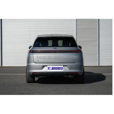 Light Interior Color and Automatic Air Conditioner within LiXiang L7